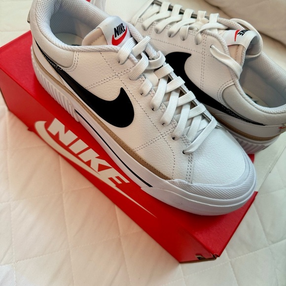 Woman’s Nike Court Legacy Next Nature sz 8.5! - Picture 2 of 7